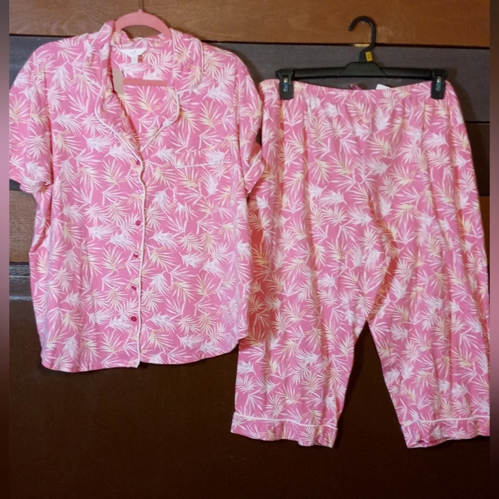 Secret Treasures 2X (18-20) Pink & White Exotic Short sleeve Top With Capris - Picture 4 of 8